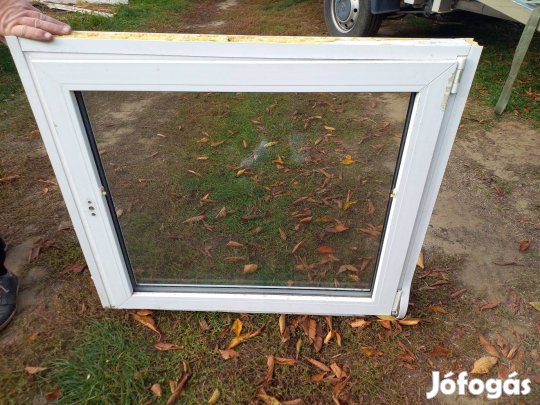 Műanyag ablak 103 cm x 91 cm