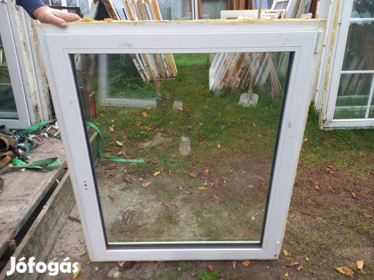 Műanyag ablak 107 cm x 128 cm , 126 cm x 128 cm