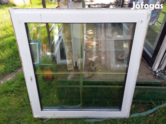Műanyag ablak 118 cm x 125 cm