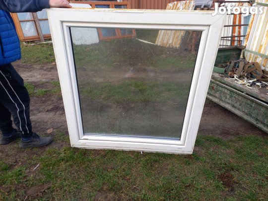 Műanyag ablak 118 cm x 125 cm ; 128 cm x 125 cm