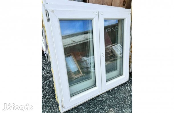 Műanyag ablak 2 db 106 x 102 cm kétszárnyú