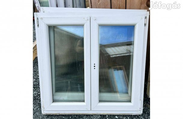 Műanyag ablak 2 db 106 x 102 cm kétszárnyú