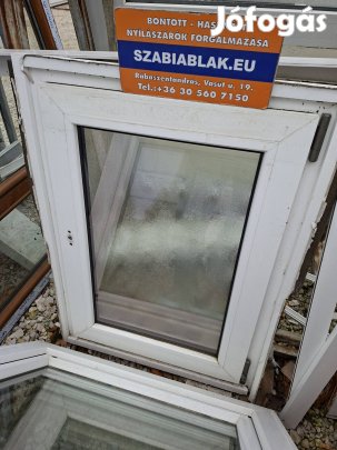 Műanyag ablak 70×72
