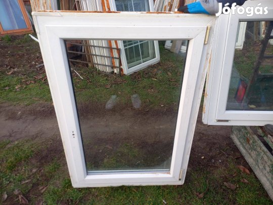 Műanyag ablak 88 cm x 125 cm , 98 cm x 125