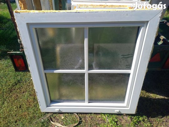 Műanyag ablak 98 cm x 97 cm