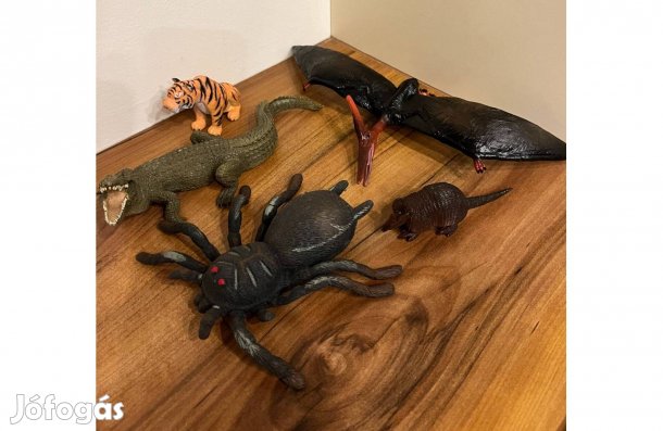 Műanyag állat játék csomag 5 db krokodil pók tigris
