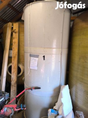 Műanyag álló tartály