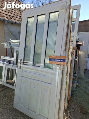 Műanyag bejárati ajtó 109×234