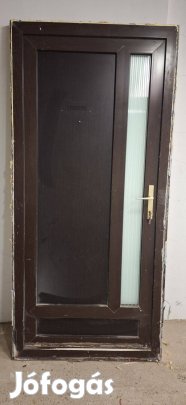 Műanyag bejárati ajtó