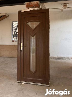 Műanyag bejárati ajtó