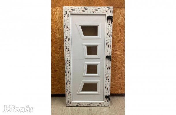 Műanyag bejárati ajtó 98x208-ös méretben "DM Lepus"