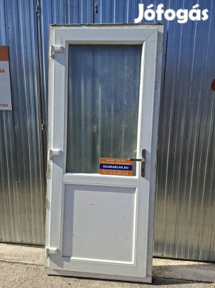 Műanyag bejárati ajtó 99×221