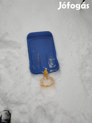 Műanyag csúszka, szánkó