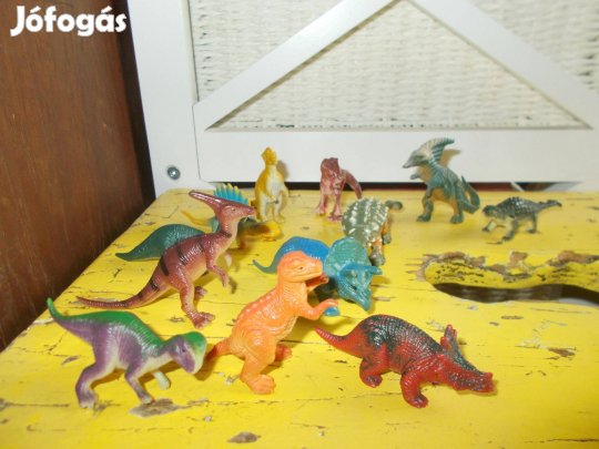 Műanyag dinoszaurusz figurák, 6-8 cm-esek