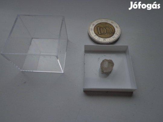 Műanyag dobozban topáz