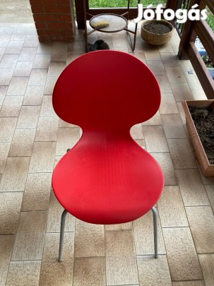 Műanyag étkező szék eladó!
