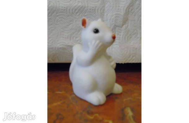 Műanyag fehér színű mókus 7 színváltós hangulatvilágítás,irányfény