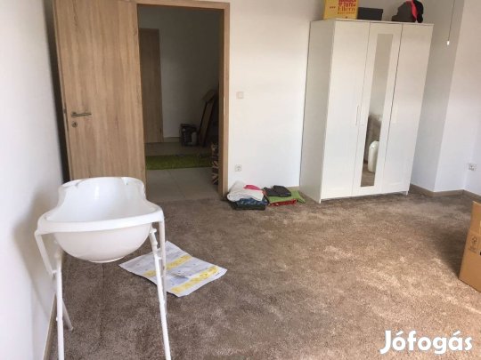 Műanyag fürdőkád kisgyermeknek