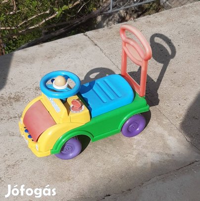 Műanyag gyermek autó eladó