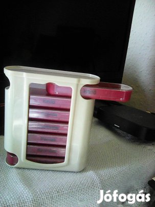 Műanyag gyógyszer adagoló doboz