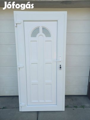 Műanyag hőszigetelt bejárati ajtó 96x199