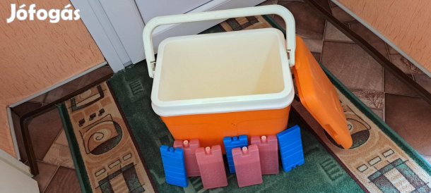 Műanyag hűtőtáska + 7 db akku eladó