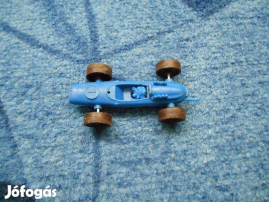 Műanyag játékautó