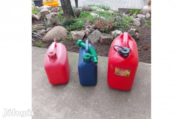 Műanyag kanna 3 db (1db 10L-es, 2db 5L-es) egyben eladó