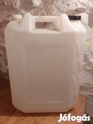 Műanyag kannák eladók !