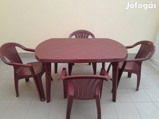Műanyag kerti asztal székekkel