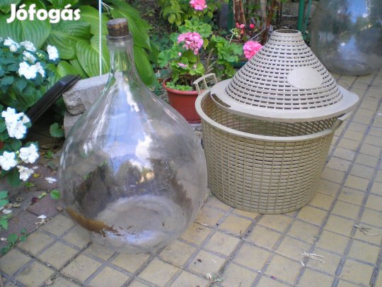 Műanyag kosárban régi üvegballon 54 cm magas 25 literes (6