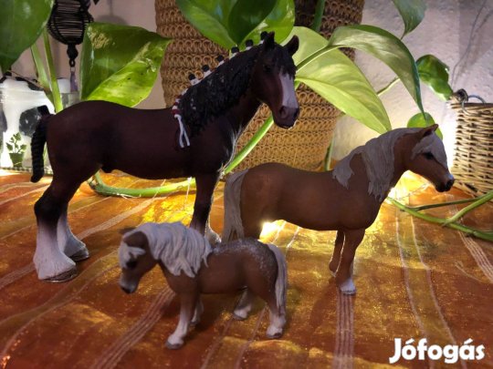 Műanyag lovak 3 méretben eladók!