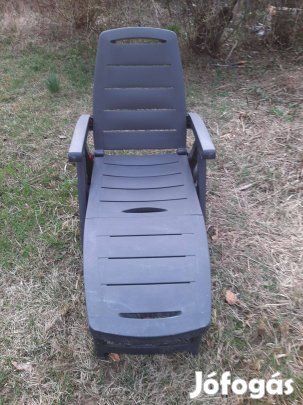 Műanyag napozóágy nyugágy összecsukható zöld