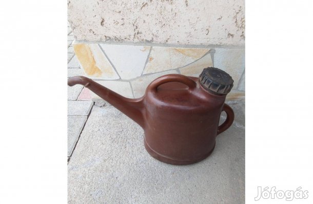 Műanyag olajkiöntő kanna 10 l-es