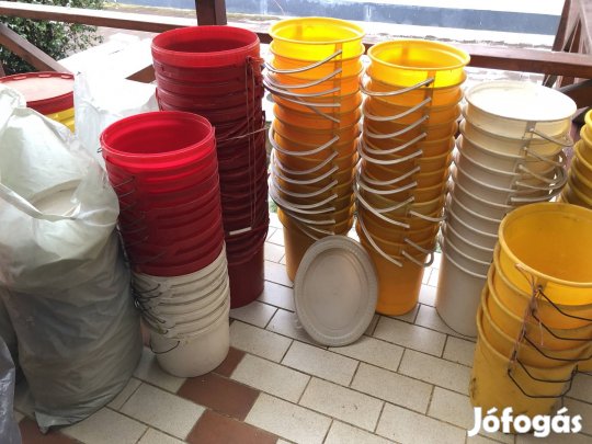 Műanyag/savanyúságos vödör eladó!