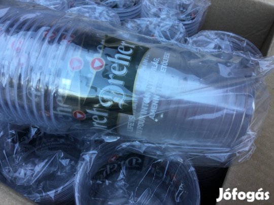 Műanyag söröspoharak