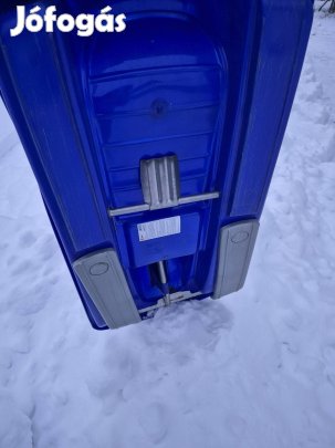 Műanyag szánkó, bobszánkó