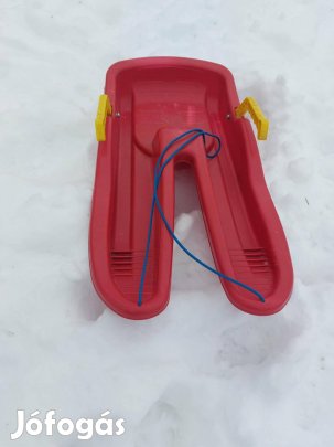 Műanyag szánkó (gyerekeknek)