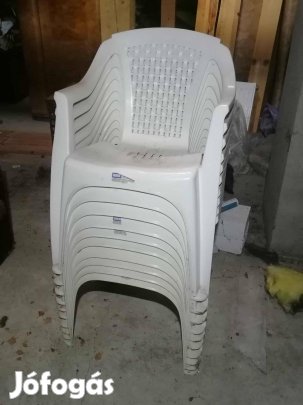 Műanyag szék, székek (10db)