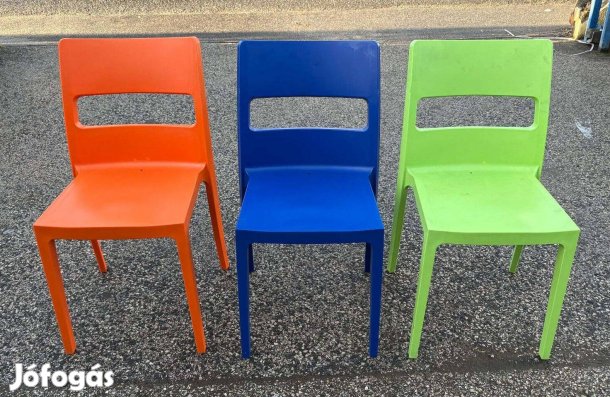 Műanyag székek
