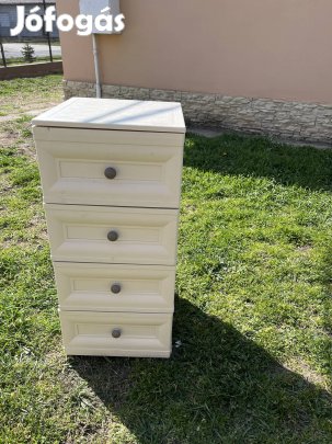 Műanyag szép komód eladó 26000 ft bp/17 