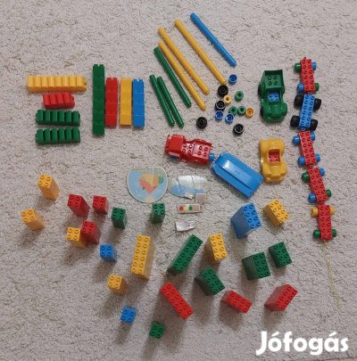 Műanyag színes építőkocka készlet