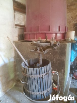 Műanyag szüretelő kádak