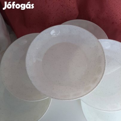 Műanyag tál 6 db. 21 cm átmérőjű. 150,-Ft./db
