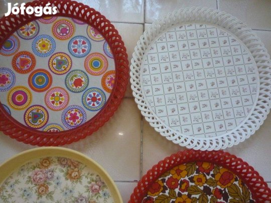 Műanyag tálca, kerek kiváló állapotban 36cm