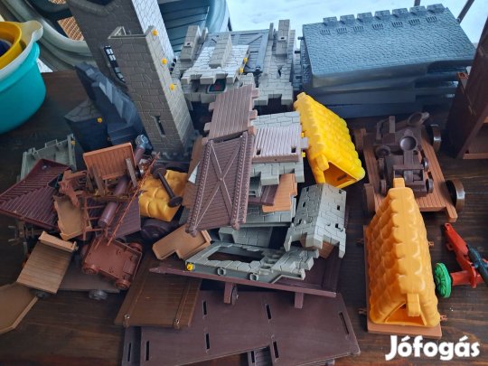 Műanyag vár sok darab