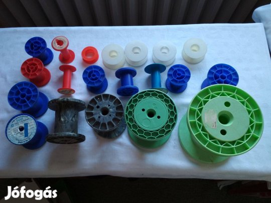 Műanyag vezetéktartó orsók, 20 db