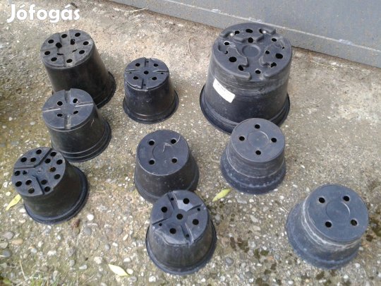 Műanyag virágcserepek különböző méretekben