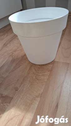 Műanyag virágkaspó ,új 