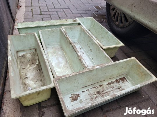 Műanyag virágos ládák eladók!